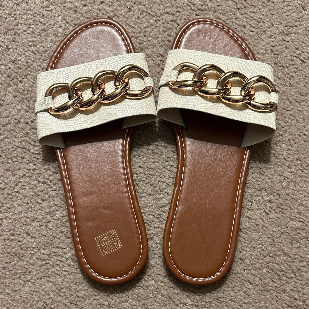 SHEIN Cream and Brown Sandals with Gold Chain